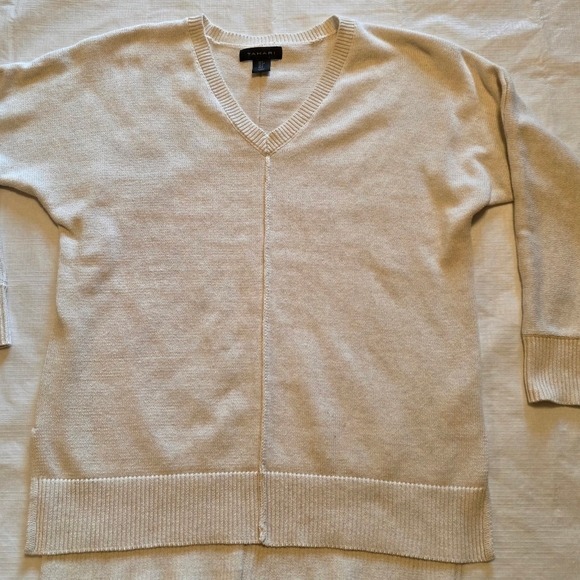 Tahari Cream V-neck Knit Sweater Cotton Blend Women Small Oversized minimalist - Picture 2 of 9